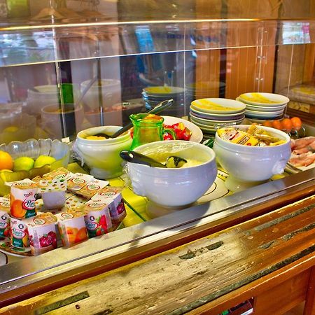 Logis Hotel Restaurant Le Chalet Du Mont Roland Sampans Εξωτερικό φωτογραφία