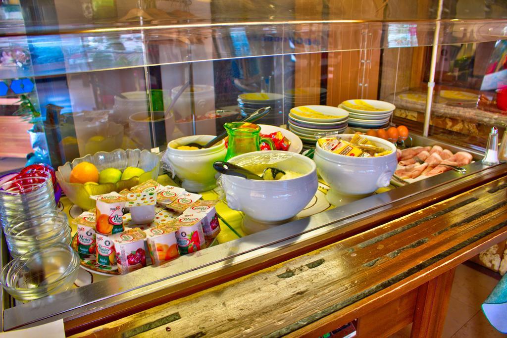 Logis Hotel Restaurant Le Chalet Du Mont Roland Sampans Εξωτερικό φωτογραφία